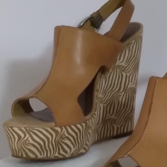Comfortable Leather Platform Wedge Sandals From Carlos by Carlos Santana - Picture 4 of 16